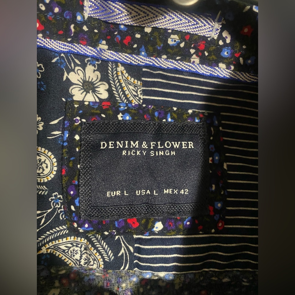 🔥Barely used Denim&Flower Mens Long Sleeve Navy& Floral button down-size L